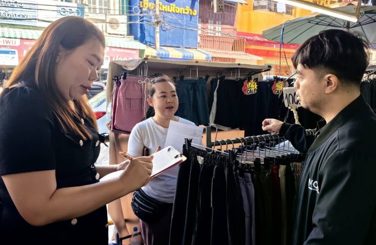 พาณิชย์เชียงใหม่ ขอความร่วมมือผู้ประกอบการจำหน่ายชุดดำในราคาที่เหมาะสม ไม่ฉวยโอกาสขึ้นราคา ย้ำต้องปิดป้ายชัดเจน