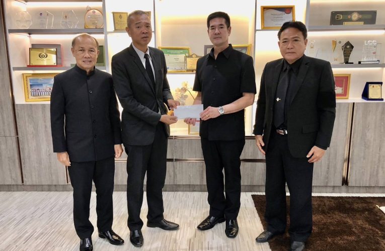 นายกเทศมนตรีนครหัวหินมอบงบสนับสนุน 50,000 บาท สมาคมกีฬาหัวหินจัดฟุตบอลอาวุโส “NICE PLACE THAILAND CUP 2025” รอบชิงแชมป์ประเทศไทย