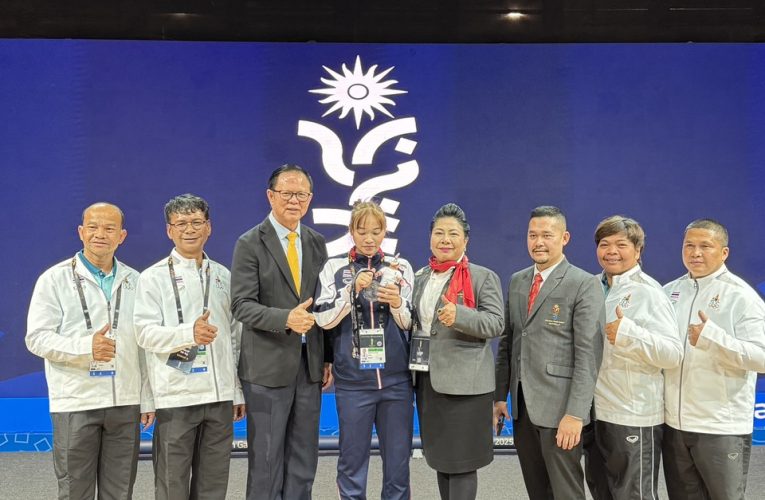 เหรียญมาแล้วจ้า! “กนิษฐา แซ่ตั๊ง” คว้าเหรียญเงิน ท่าสแนทช์ รุ่น 58 กิโลกรัมหญิง