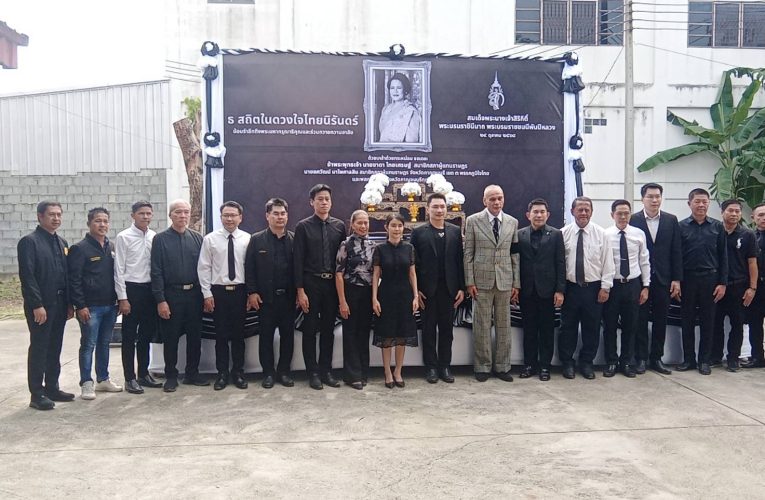 กาญจนบุรี ชาดาไทยเศรษฐ์พร้อมส.ส.กุ๊กนายกโบ้ครอบครัวโพธิพิพิธและคณะร่วมมอบข้าวสารแก่ชาวท่าเรือ