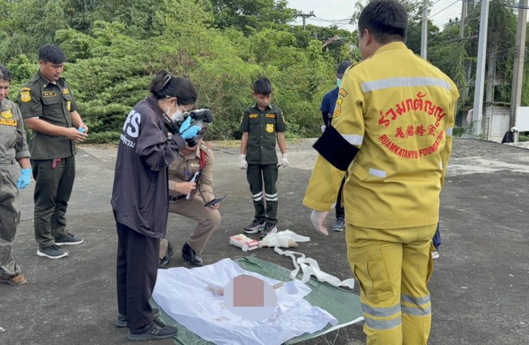 ปทุมธานี พบศพเด็กทารก เพศหญิงลอยอืดในคลองปะปา