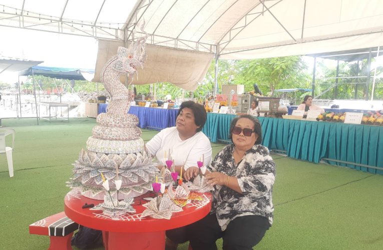 ปทุมธานี ใช้ล็อตเตอรี่กว่า10,000ใบทำกระทงพญานาคยักษ์แก้บนพ่อปูแม่ย่า ท้าวเวสฯให้คนแรกได้ลูกชายสมใจ ไอ้ไข่ให้ 3 งวดติดค้าขายดี