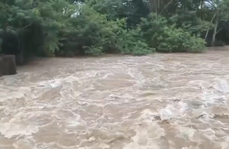 ชัยภูมิ ฝนตกหนักเกิดน้ำไหลบ่าท่วมถนนสายหลัก205