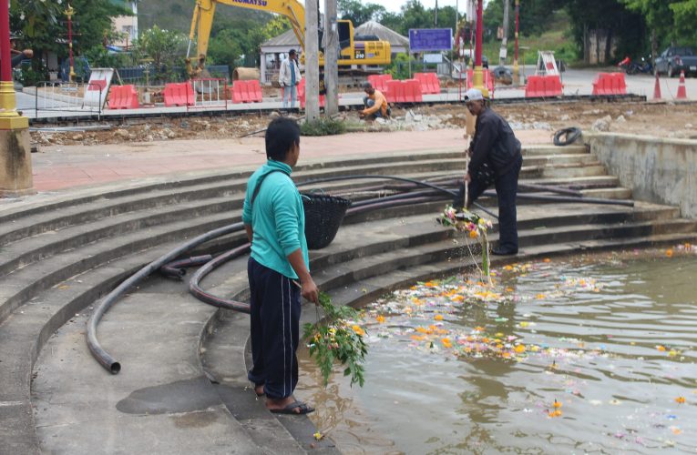 ยะลา – เทศบาลเมืองเบตงเร่งปรับภูมิทัศน์สถานที่จัดงานลอยกระทง เก็บเศษซากกระทง นำไปคัดแยกและทำลาย ป้องกันการเน่าเสีย