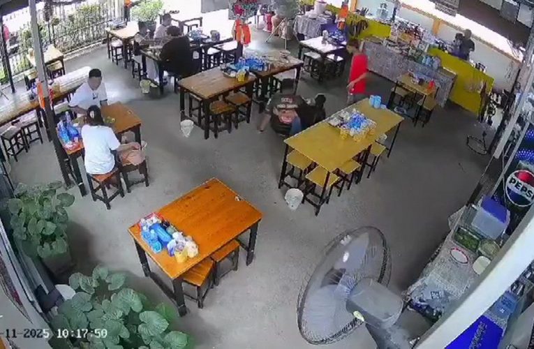 ลพบุรี กู้ภัยฯหิวจัดกินก๋วยเตี๋ยวอร่อยสุดฟินกินจนตกเก้าอี้