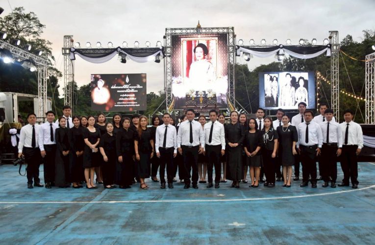 กาญจนบุรี เทศบาลตำบลทองผาภูมิ ปรับรูปแบบงานลอยกระทงปี2568 จัดงาน“ทองผาภูมิน้อมรำลึก เสด็จสู่สวรรคาลัย ธ สถิตในดวงใจตราบนิจนิรันดร์” เพื่อถวายความอาลัยและน้อมรำลึกในพระมหากรุณาธิคุณของสมเด็จพระนางเจ้าสิริกิติ์ พระบรมราชินีนาถ พระบรมราชชนนีพันปีหลวง