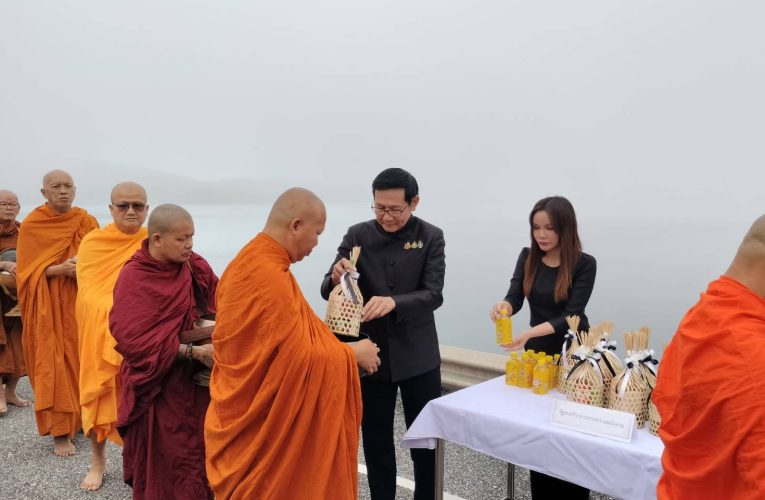 รมว.อรรถพล” นำทีมพลังงาน และ กฟผ. ร่วมกับชาวอุตรดิตถ์ กว่า 1,000 คน จัดกิจกรรมน้อมถวายความอาลัย“พระพันปีหลวง” ณ เขื่อนสิริกิติ์