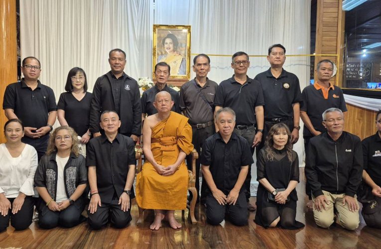 วัดป่าประดู่ จ.ระยอง จัดพิธีสวดพระอภิธรรม ถวายเป็นพระราชกุศลแด่สมเด็จพระนางเจ้าสิริกิติ์ พระบรมราชินีนาถ พระบรมราชชนนีพันปีหลวง