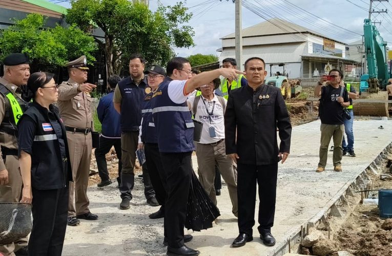 พิษณุโลก คืบหน้ากระบะพุ่งชนคนงานทำถนนดับ 4 เจ็บ 7 รองผู้ว่าฯ ลงพื้นที่สั่งหาสาเหตุ เร่งเยียวยาผู้เสียหาย