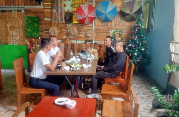 สกลนคร ชิมลาบ ก้อยส้ม ก้อยขม ต้มไส้ขอดร้านยายน้อยหลังราชภัฏ