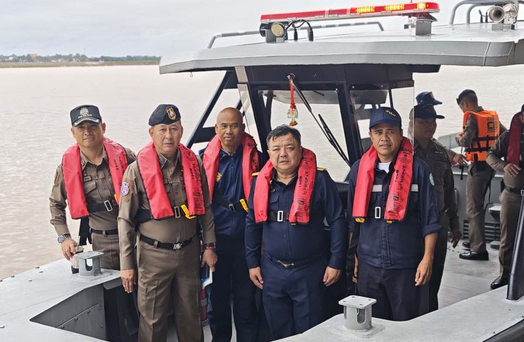 มุกดาหาร ผบก มุกดาหาร ออกตรวจเข้มชายแดนสายอินเตอร์เน็ตลักลอบข้ามไปเพื่อนบ้าน