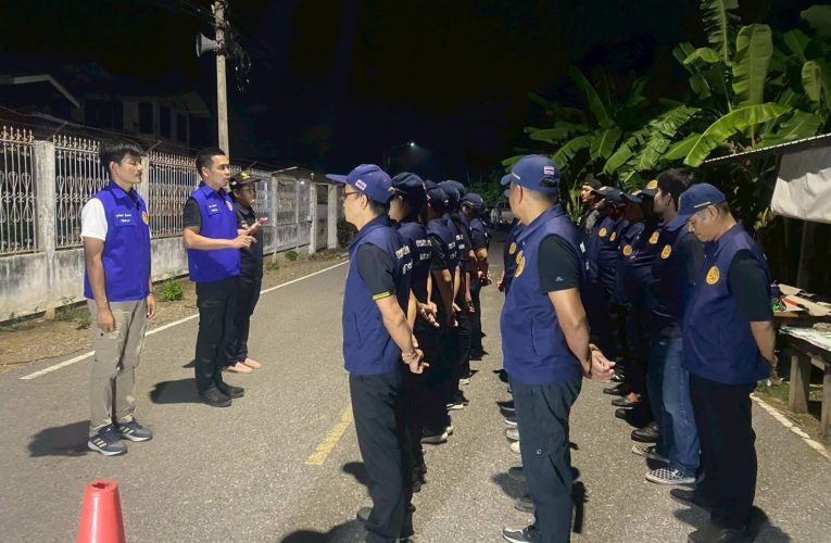 สิงห์บุรี / ปลัดอำเภอค่ายบางระจันนำทีมกำนัน ผู้ใหญ่บ้าน ออกตั้งจุดตรวจและลาดตระเวนพื้นที่เพื่อความปลอดภัยประชาชน