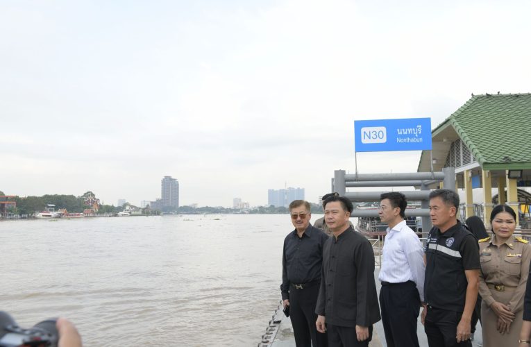 นนทบุรี-ผู้ว่าฯ ลงพื้นที่ตรวจสถานการณ์น้ำท่วมในพื้นที่เสี่ยง 5 จุดสำคัญ