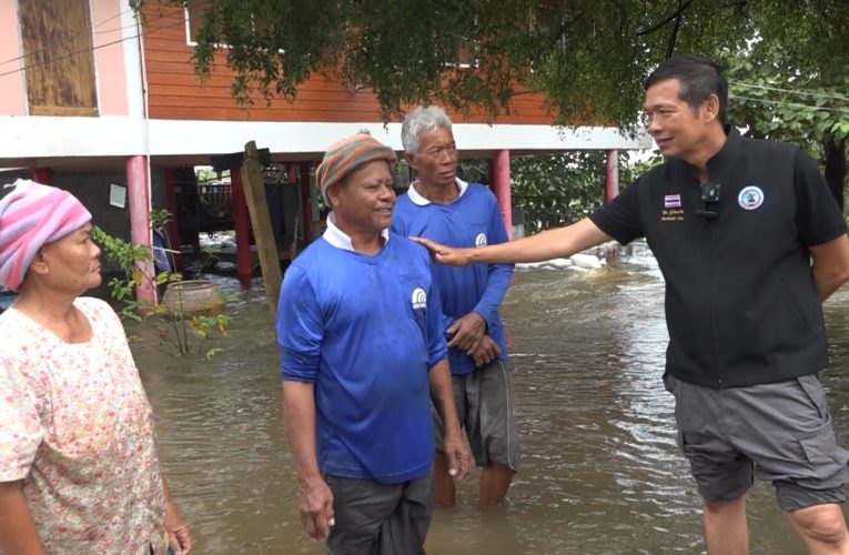 สุพรรณบุรี สถานการณ์น้ำท่วมบ่อปลาบ่อกุ้งถูกน้ำท่วมหลายพันไร่
