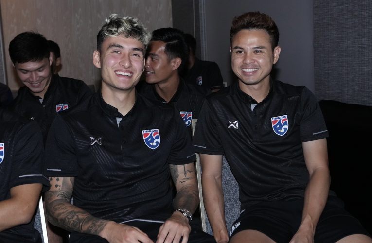 “แอนโธนี ฮัดสัน” นำทัพ ทีมชาติไทย รายงานตัว เตรียมพร้อมก่อนอุ่นเครื่องสิงคโปร์ และ คัดเอเชียน คัพ นัดที่ 5 กับ ศรีลังกา