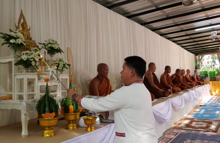 ประธานสภาวัฒนธรรมอำเภอศรีบุญเรืองกุศลแรงกล้าถวายอาคารพักญาติเพื่อสาธารณประโยชน์แก่ญาติที่มาร่วมงานฌาปนกิจแก่วัดสุวนาราม พร้อมมอบเครื่องทำน้ำเย็นน้ำอุ่นแก่โรงเรียนและวัด