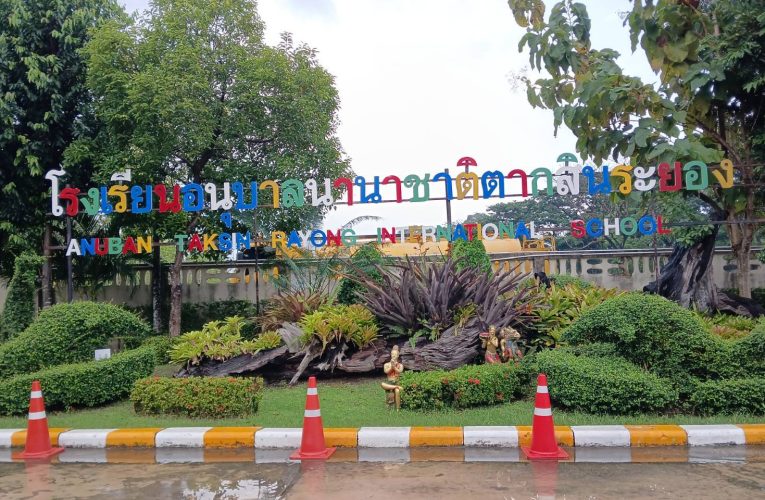 พบนักเรียนตัวแทนกีฬาที่เดินทางเข้ามาร่วมแข่งขันกีฬานักเรียน องค์การปกครองส่วนท้องถิ่น (อปท.) ระดับภาคตะวันออกครั้งที่ 40 ที่ จังหวัดระยอง เป็นเจ้าภาพติดไข้หวัดสายพันธุ์ เอ 28 ราย โดยแยกส่งรักษาโรงพยาบาลในระยอง พร้อมกับกักตัวนักเรียนนักกีฬาที่พักกินนอนที่ในอาคารเดียวกันอีก 1,500 ราย และเร่งคัดกรอง เพื่อควบคุมไม่ให้มีการแพร่เชื้อ