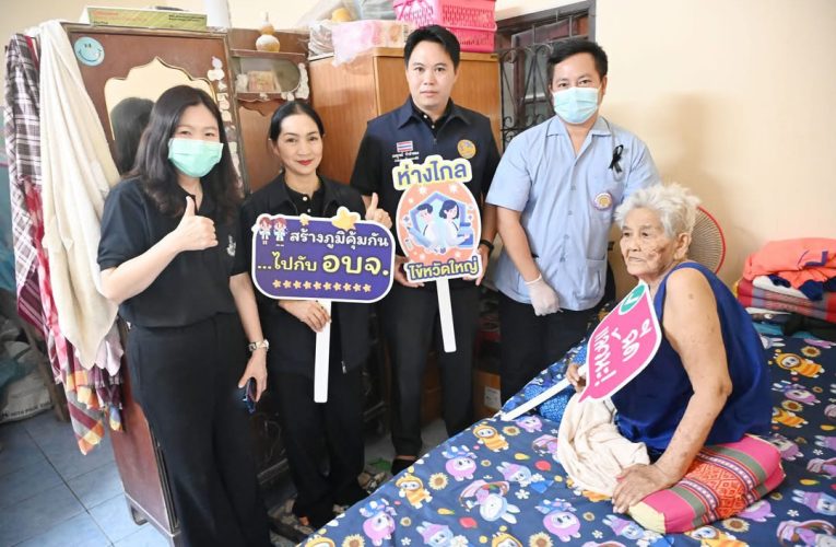 นายก อบจ.นครปฐม ได้ลงตรวจเยี่ยมการฉีดวัคซีนให้กับพี่น้องประชาชนในพื้นที่ อ .นครชัยศรี