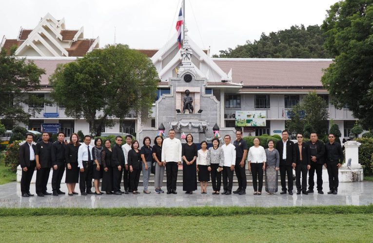 ผู้ว่าราชการจังหวัดแม่ฮ่องสอน กราบลาสิ่งศักดิ์สิทธิประจำเมืองแม่ฮ่องสอน เนื่องในโอกาสย้ายไปดำรงตำแหน่งผู้ว่าราชการจังหวัดนครสวรรค์