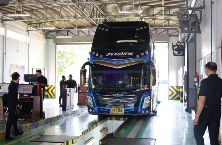 ขนส่งกระบี่ตรวจเข้มข้นสภาพรถบัสทุกคันเพื่อความปลอดภัยในการเดินทางนำประชาชนไปเข้ากราบถวายบังคมพระบรมศพสมเด็จพระบรมราชชนนีพันปีหลวง