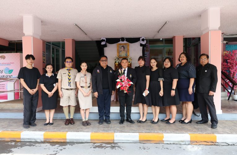 ชมรมเครือข่ายครูภาคอีสาน…ตัวจริง พร้อมกลุ่มผู้บริหาร คณาจารย์และบุคลากรทางการศึกษา ให้กำลังใจ เลขาธิการคณะกรรมการ สกสค.