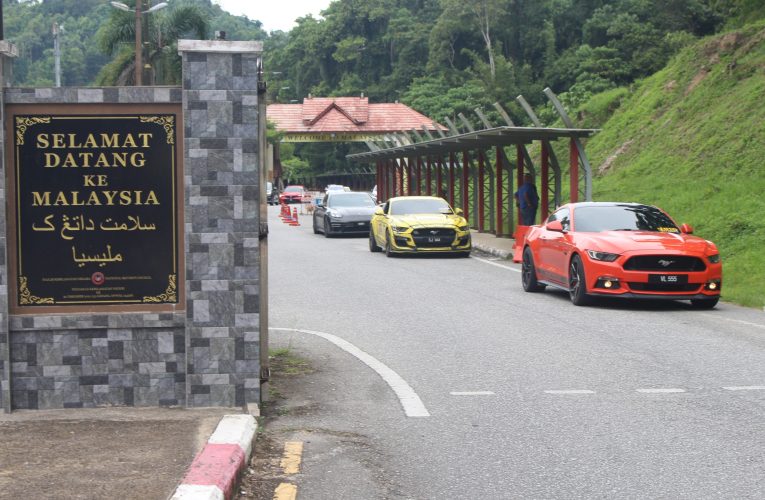 ยะลาคาราวานรถสปอร์ตจาก HONDA CIVIC TYPE R CLUB MALAYSIA & Supercar Club เดินทางเข้าเที่ยวเบตง