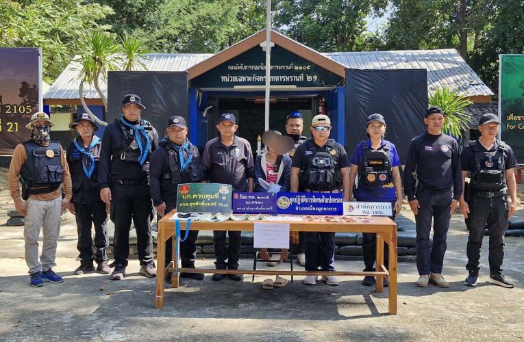 มุกดาหาร จับกุมผู้ขาย 2 ราย 2 อำเภอ ขายยาบ้าให้กับวัยรุ่นในหมู่บ้าน