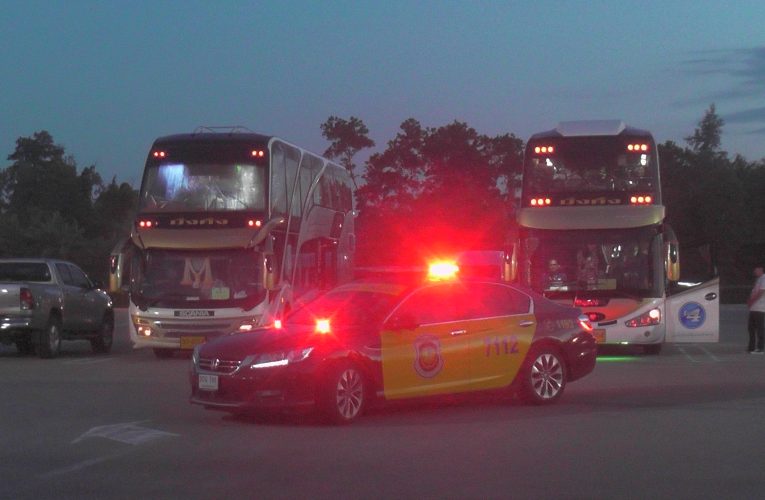 พสกนิกรชาวกระบี่ 750 คนจากพื้นที่ 7 อำเภอเดินทางเข้าเฝ้ากราบถวายบังคมพระบรมศพสมเด็จพระนางเจ้าสิริกิติ์รอบแรกเพื่อความอาลัยสำนึกในพระมหากรุณาธิคุณ