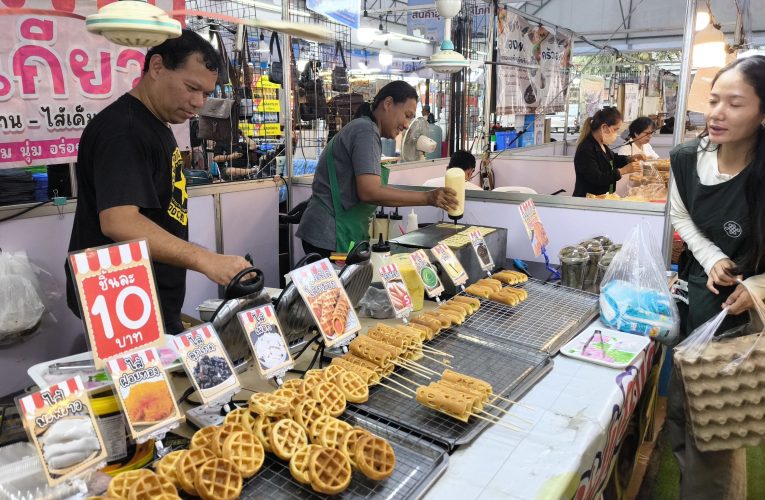 จันทบุรี/พาณิชย์ ยกทัพสินค้าธงฟ้าราคาประหยัด เยียวยาและกระตุ้นเศรษฐกิจชายแดน.