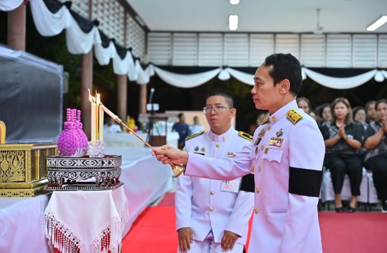 รองผู้ว่าราชการจังหวัดนครปฐม นำข้าราชการ และประชาชน ร่วมพิธีบำเพ็ญกุศลพระพิธีธรรมสวดพระอภิธรรม เพื่ออุทิศถวายพระราชกุศลแด่ สมเด็จพระนางเจ้าสิริกิติ์ พระบรมราชินีนาถ พระบรมราชชนนีพันปีหลวง