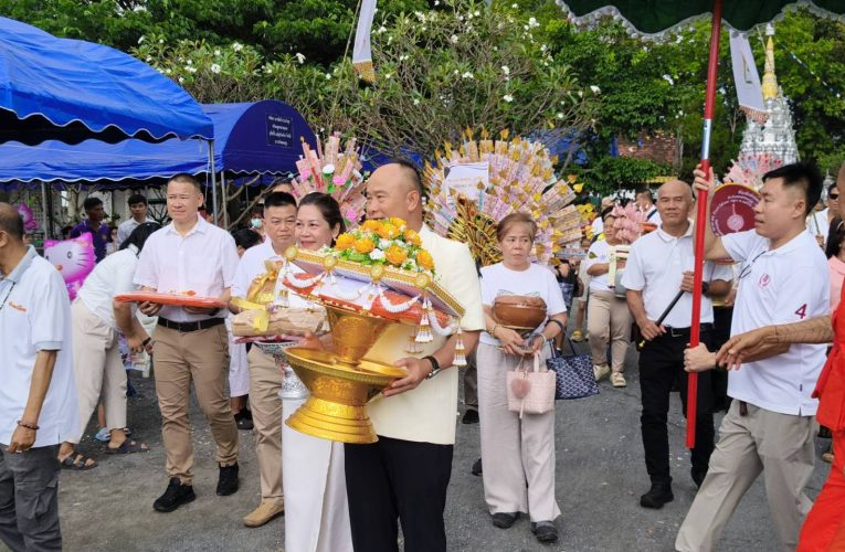 เชียงใหม่ / 8 นายพล ,ทหาร,ตำรวจพร้อมใจกันอุปสมบทหมู่ ที่วัดพระสิงห์