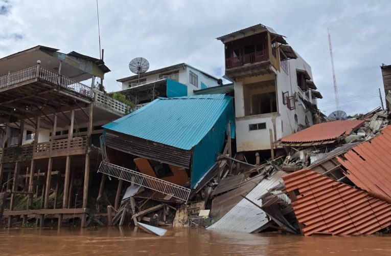 เกิดตลิ่งทรุดริมแม่น้ำน่าน อ.พิชัย จ.อุตรดิตถ์บ้านเสียหาย 6 หลัง ไม่มีรายงานผู้บาดเจ็บ