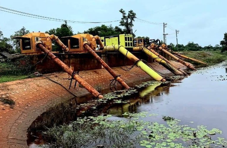 สนง.ชลประทานที่ 17 เดินเครื่องสูบน้ำ 4 เครื่อง พร่องน้ำ – พร้อมบรรเทาอุทกภัย หลังฝนตกหนักต่อเนื่อง ในพื้นที่ จ.นราธิวาส”.