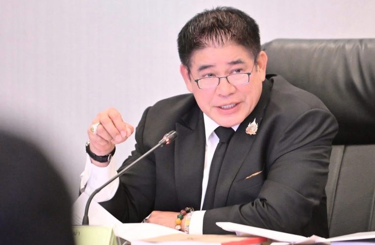 ร้อยเอก ธรรมนัส พรหมเผ่า รองนายกรัฐมนตรี และประธานบอร์ดกกท. ลงนามให้ กกท. ดำเนินการติดตั้งเครื่องปรับอากาศประจำสนามแข่งขัน