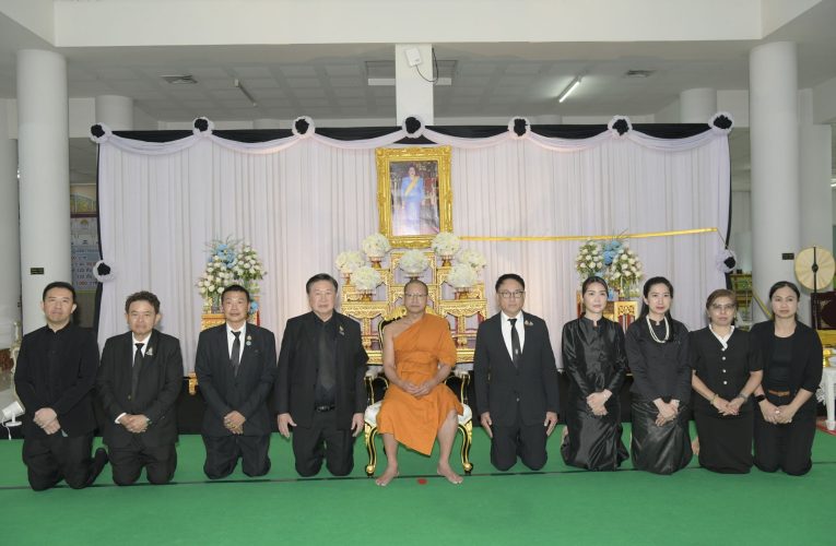 นนทบุรี – พิธีบำเพ็ญกุศลสวดพระอภิธรรม อุทิศถวายพระราชกุศล แด่สมเด็จพระนางเจ้าสิริกิติ์ พระบรมราชินีนาถ พระบรมราชชนนีพันปีหลวง