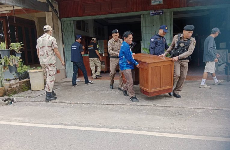 ต.ท่าสัก อ.พิชัย จ.อุตรดิตถ์ ตลิ่งทรุด ลากบ้านเรือนราษฎรลงน้ำเสียหาย 6 หลังคาเรือน