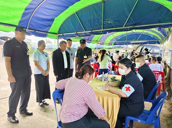 มุกดาหาร นพค 24 นำชุดแพทย์เคลื่อนที่รักษาประชาชนเขตพื้นที่ตำบลนาโสก