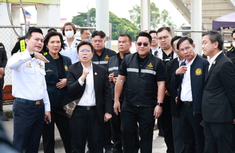 รมช.คมนาคมลงพื้นที่ตรวจความพร้อมการให้บริการและความปลอดภัยของรถโดยสารสาธารณะและพนักงานขับรถเพื่ออำนวยความสะดวกแก่ประชาชนที่เดินทางมากราบถวายบังคมพระบรมศพ สมเด็จพระนางเจ้าสิริกิติ์ พระบรมราชินีนาถ พระบรมราชชนนีพันปีหลวง