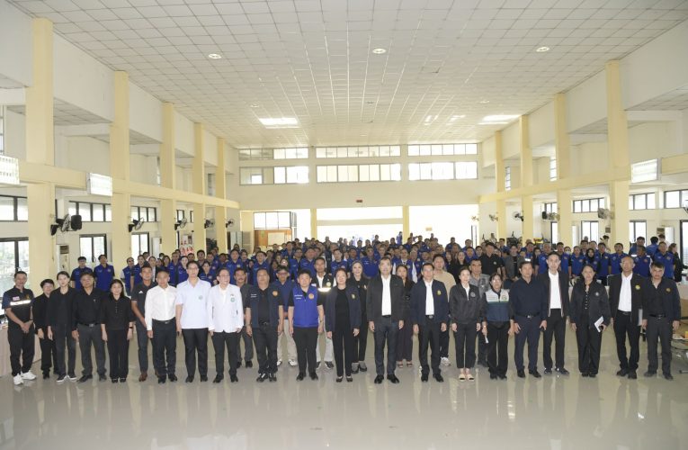 นนทบุรี-ผู้ว่าราชการจังหวัดตรวจเยี่ยมพร้อมมอบนโยบายการบริหารงานท้องถิ่นอำเภอไทรน้อยและอำเภอบางบัวทอง