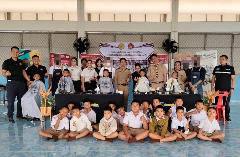 ศูนย์ราชทัณฑ์ช่วยเหลือสังคมเขต 7 ดำเนินกิจกรรมบำเพ็ญสาธารณประโยชน์ ตัดผมให้กับเด็กนักเรียนโรงเรียนบ้านหนองงูเหลือม