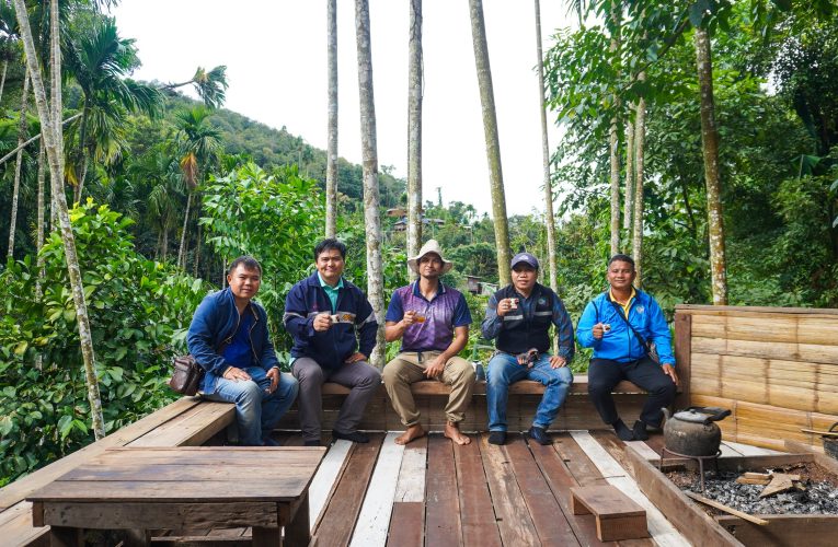 ชวนไปสัมผัสเสน่ห์แห่งขุนเขาที่ห้วยห้อม แม่ลาน้อย เที่ยวให้ฮีลใจ ไปที่ไหนได้บ้าง ? มีอะไรน่าสนใจมากกว่ากาแฟ และผ้าทอขนแกะ ทริปนี้มีคำตอบให้