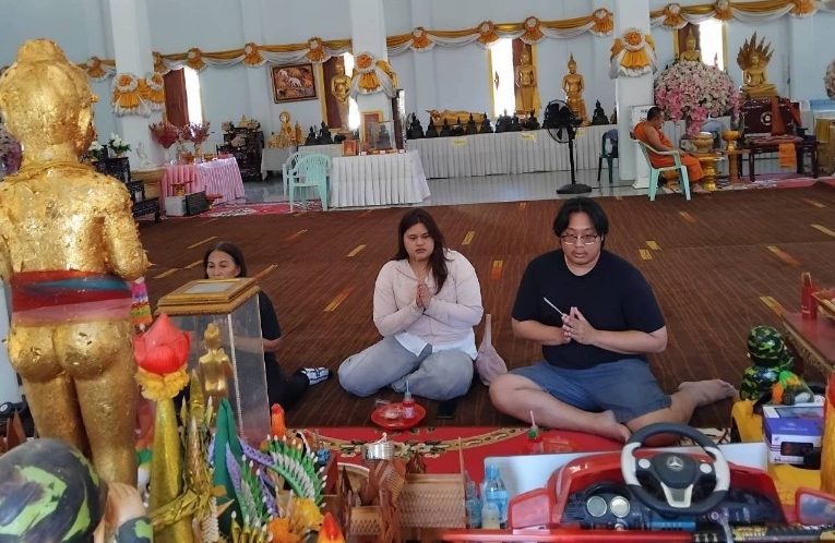 ปทุมธานี น้ำแดง 99 ขวดแก้บนท้าวเวสฯให้งานเหมา500,000 แม่ตะเคียนให้โชค3ครั้งติด