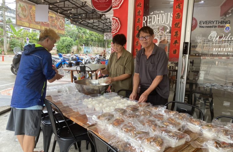 ชาวเบตงขนข้าว 1,200 กล่อง ทยอยส่งถึงพี่น้องชาวหาดใหญ่ที่ประสบอุทกภัยเดือดร้อนอยู่ในขณะนี้