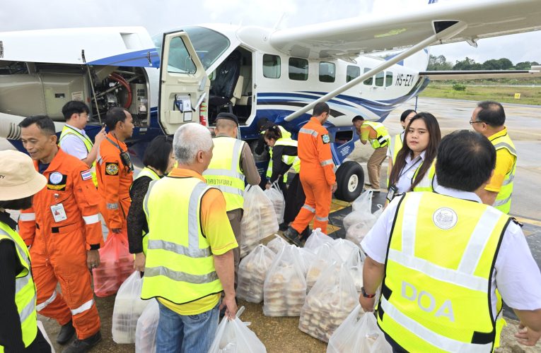 ยะลาสายการบิน Ezy Airlines ลำเลียงข้าวกล่องจากชาวเบตง ช่วยผู้ประสบภัยน้ำท่วมและผู้ติดค้างที่สนามบินหาดใหญ่