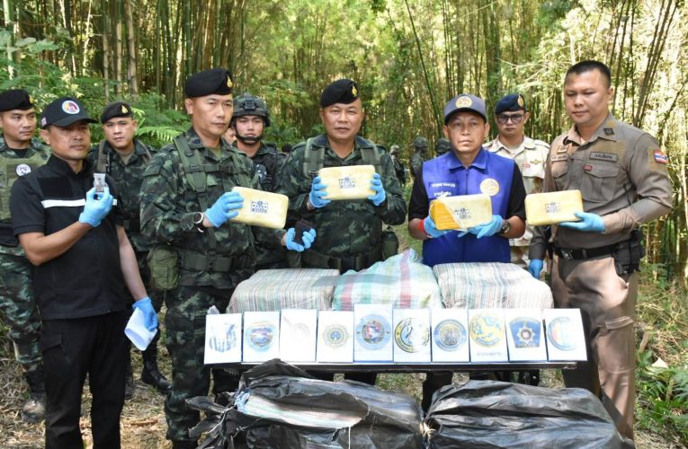 กองกำลังผาเมือง ปะทะกลุ่มขบวนการลักลอบลำเลียงยาเสพติด ยึดยาบ้า จำนวน 2,200,000 เม็ด ในพื้นที่ อำเภอแม่สาย จังหวัดเชียงราย