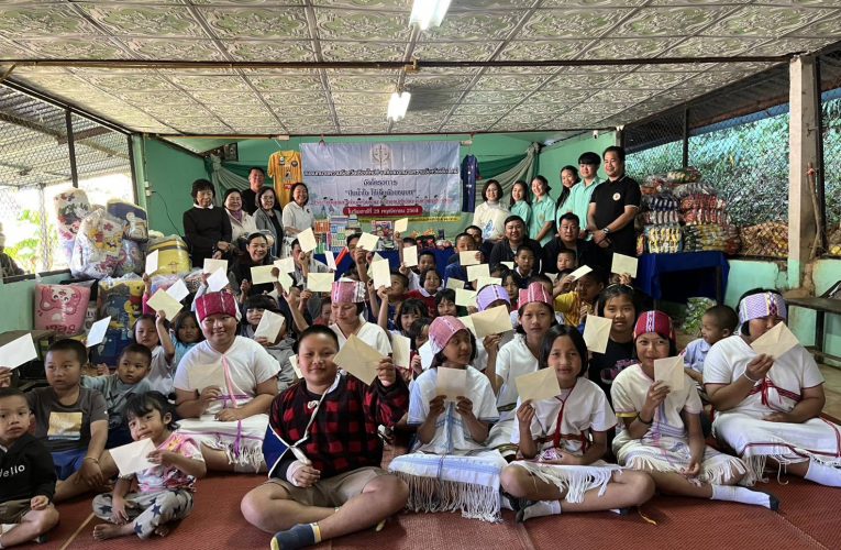 กิจกรรมเพื่อสังคม สภาทนายความจังหวัดเชียงใหม่ ร่วมกับ ชมรมทนายความจังหวัดเชียงใหม่ มอบทุนการศึกษาและบริจาคสิ่งของให้เด็กนักเรียน อำเภอแม่ลาน้อย จังหวัดแม่ฮ่องสอน ภายใต้โครงการปันน้ำใจให้เด็กน้อยชนบท