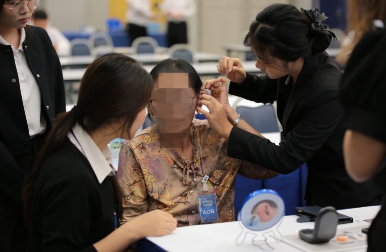 สมุทรปราการ AOT เดินหน้าดูแลชุมชนต่อเนื่องปีที่ 8 มอบเครื่องช่วยฟังแก่ประชาชนรอบท่าอากาศยานสุวรรณภูมิ