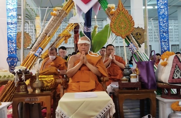 วัดพระธาตุข้างค้ำวรวิหารจัดงาน “วันกตัญญูบูรพาจารย์” ทำบุญอายุวัฒนมงคล 64 ปี 43 พรรษา พระเดชพระคุณพระวชิราภินันท์ พร้อมฉลอง–ตั้งสัญญาบัตรพัดยศพระเถระผู้ใหญ่ โดยสาธุชนร่วมงานคับคั่ง