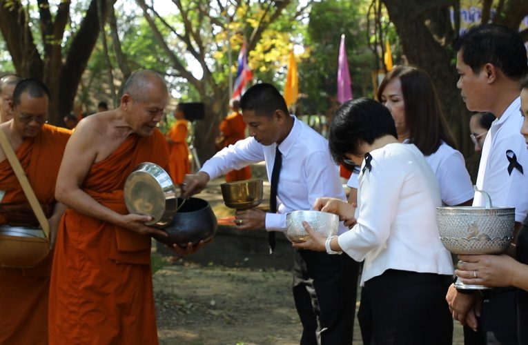 จังหวัดสิงห์บุรี จัดพิธีทำบุญตักบาตรขับเคลื่อนปฏิบัติธรรมนาวาวัง สร้างศาสนทายาทสู่แดนพุทธภูมิปีที่ 9
