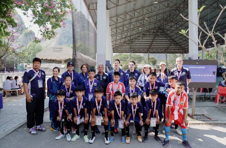 นายกนครหัวหินไปให้กำลังใจกีฬานักเรียนปรกครองท้องถิ่นฯครั้งที่ 40ที่จังหวัดราชบุรี